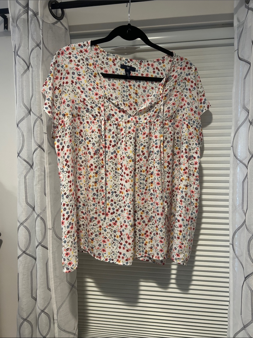 GAP White Floral Short-Sleeve Peasant Blouse